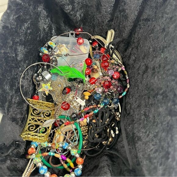 5 pounds of craft jewelry bundle vintage to current for repurpose - Picture 3 of 9